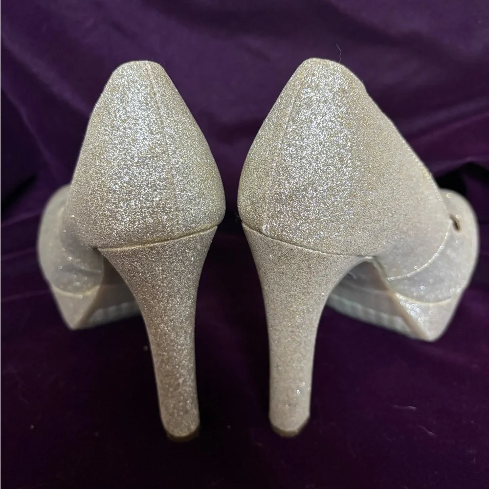 MASSIMO Women’s Silver Glitter Platform Pumps SZ 8 MED Width VERY Sparkly Shoes
